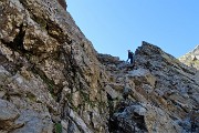 30 Salendo il ripido canalino
